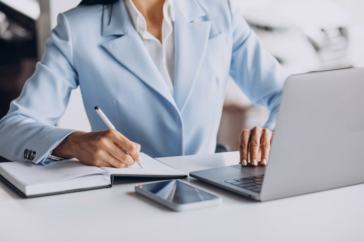 business woman working office computer 1303 28021